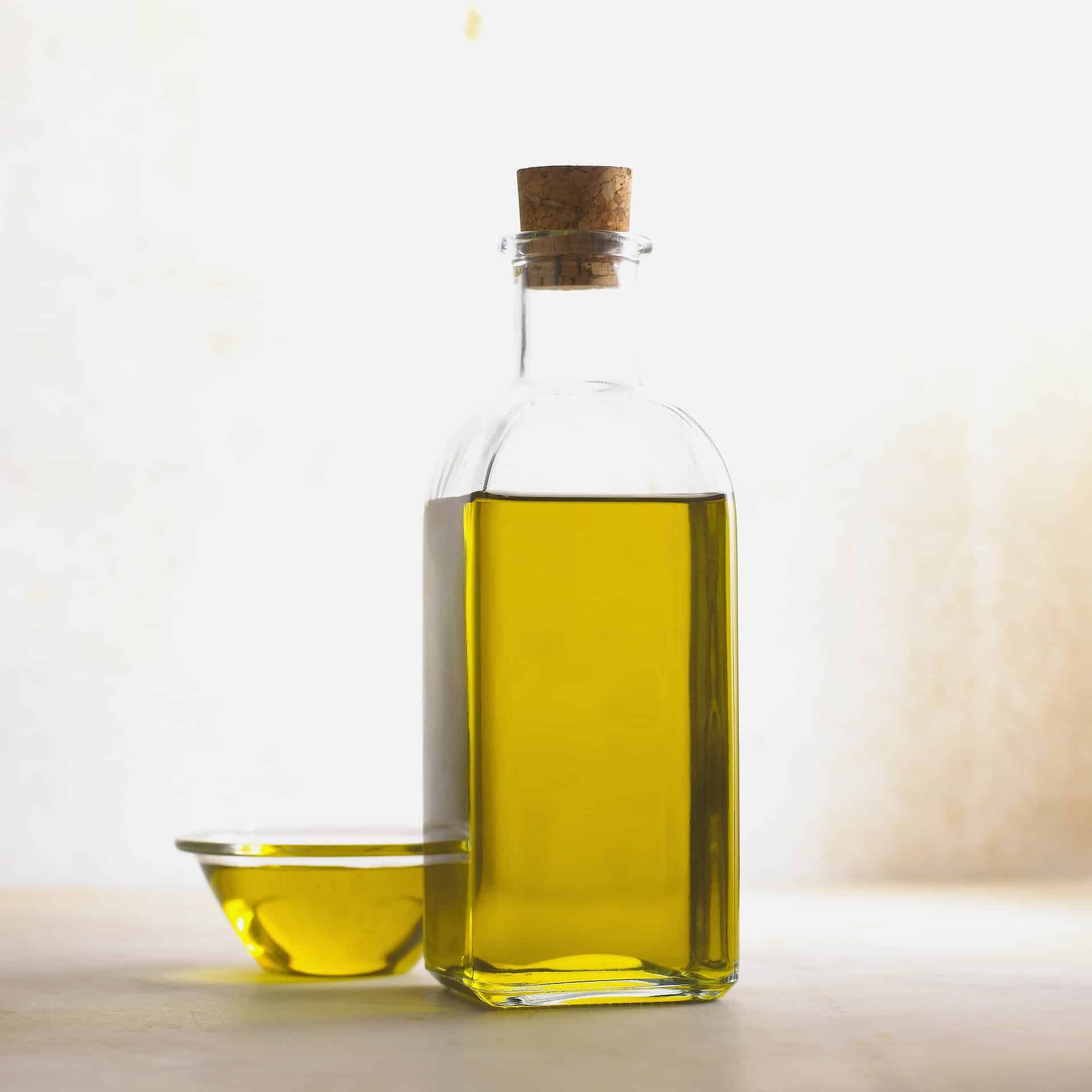 Toplo maslinovo ulje na oblogama na grudima - prirodne lečenje bronhitisa