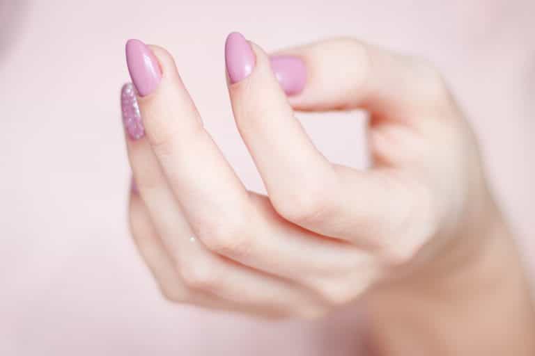 Koji vitamin nedostaje kada pucaju nokti?